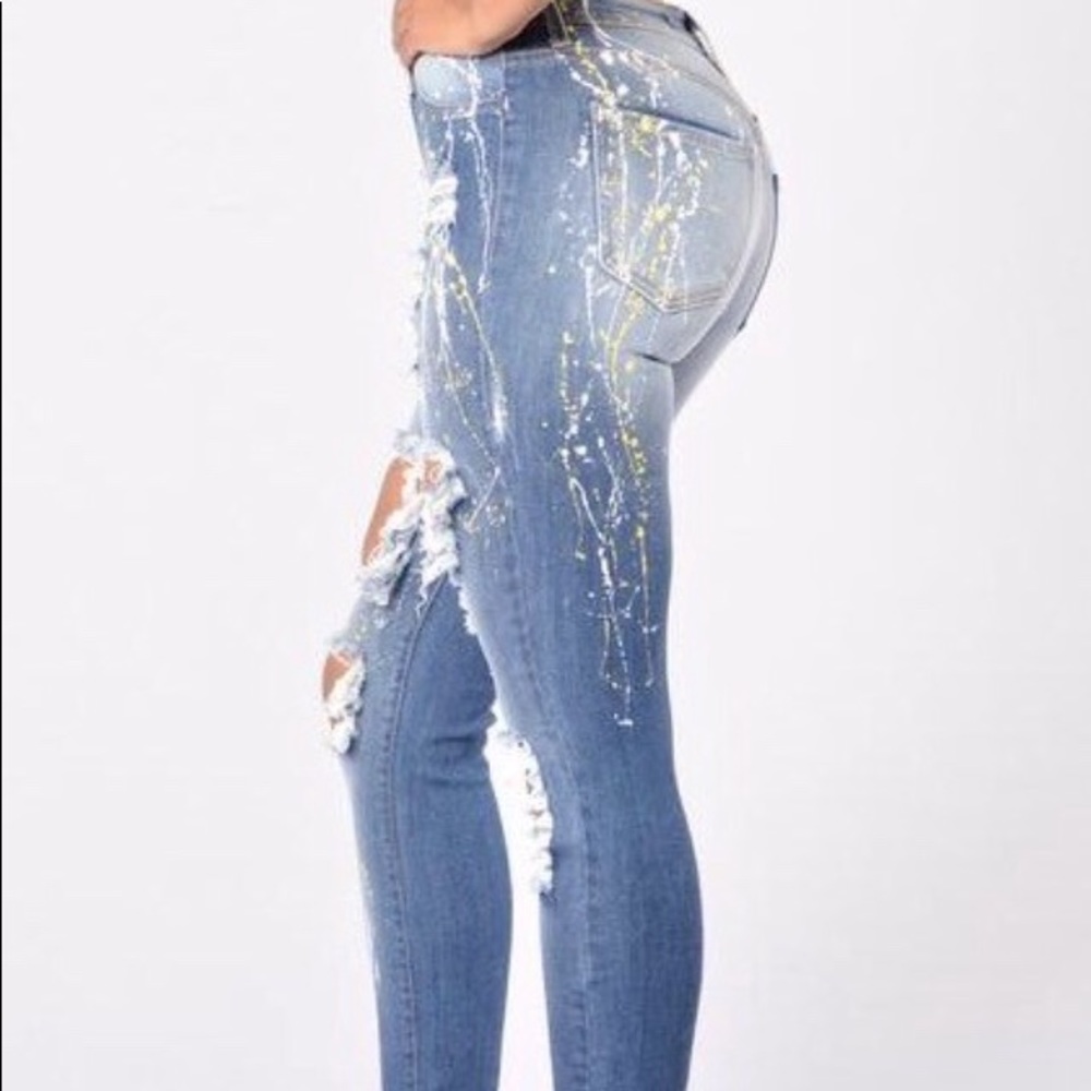 ✨Distressed Skinny Jeans✨